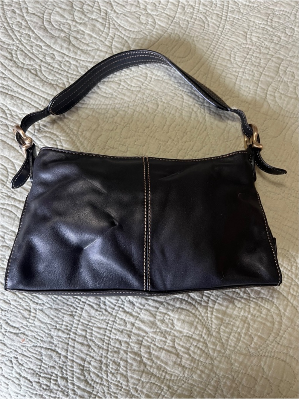 Liz Claiborne Black Leather Shoulder Bag with White Stitching - Picture 2 of 8